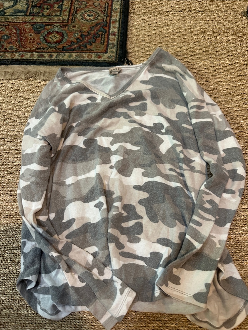Como Vintage Men's Camo V-Neck Sweater in Gray and White